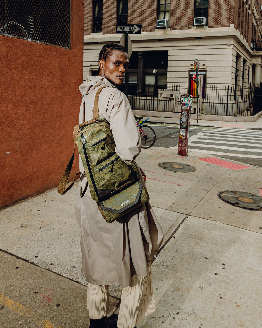 SPRAYGROUND® CROSSBODY DUNE FREMKIT BACKPACK + CROSSBODY (DESERT SAND)