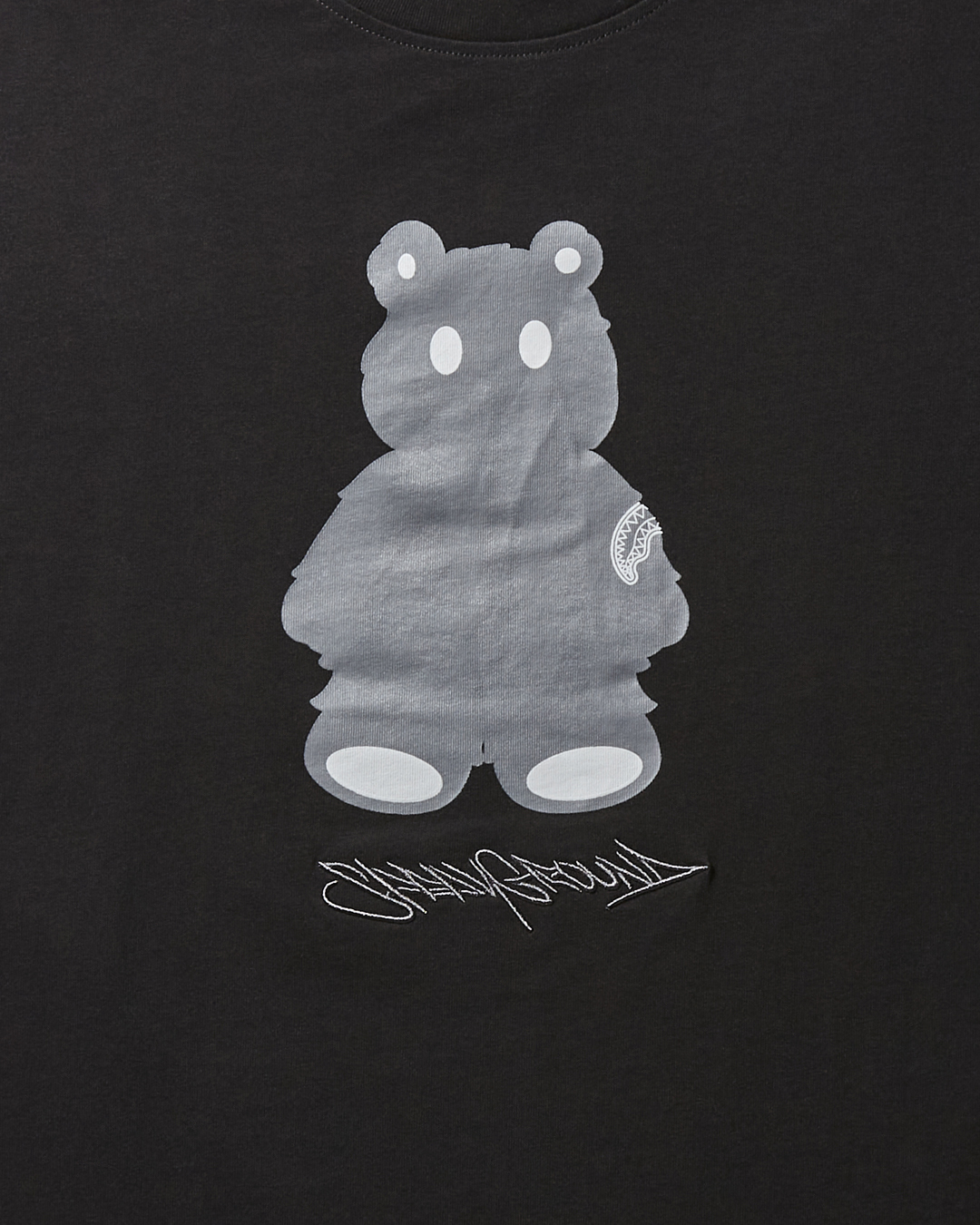 SPRAYGROUND® APPAREL SHORT SLEEVE GRAPHIC MONEY BEAR T-SHIRT (BLACK)